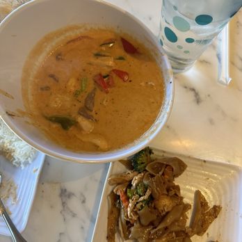 Hug Thai Express - Panang Curry and Pad See Ew - Thai Near Me - La Mesa, California Hug Thai Express - Panang Curry and Pad See Ew - Thai Near Me - La Mesa, California