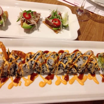 Earls Kitchen + Bar - Dynamite shrimp roll - New American Near Me - McLean, Virginia