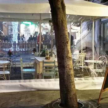 Sugarqueen - Il gazebo con i tavoli - Cupcakes Near Me - Naples, NA