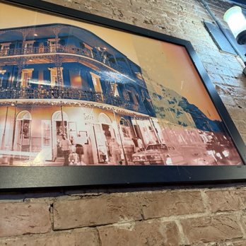 Pizza Luna - Indoor Decor - Pizza Near Me - New Orleans, Louisiana Pizza Luna - Indoor Decor - Pizza Near Me - New Orleans, Louisiana
