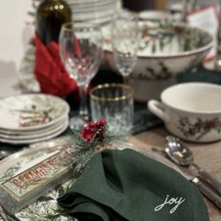 Williams-Sonoma - Holiday table scapes at WS