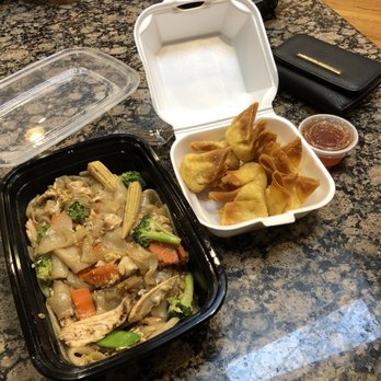 Simply Thai - Pad se-ew and crab talay - Thai Near Me - Northbrook, Illinois Simply Thai - Pad se-ew and crab talay - Thai Near Me - Northbrook, Illinois