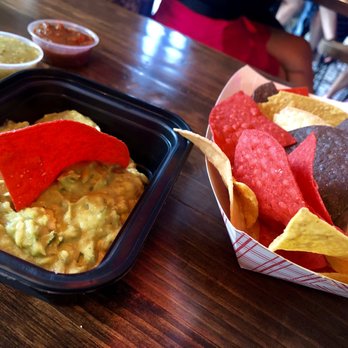 El Cuban Diner - Guacamole and chips - Diners Near Me - Miami, Florida