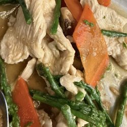 Red Ginger Suntree - Grace's Chicken has a flavorful light sauce and the vegetables are high quality
