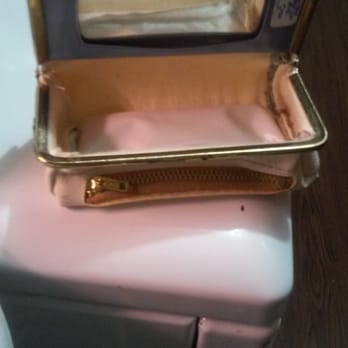Reachable Stars Resale - Old vintage makeup bag! $3! - Thrift Stores Near Me - Smithville, Texas