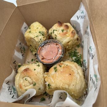 Anna Pizza - Garlic Knots - Pizza Near Me - Los Angeles, California
