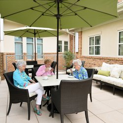 Shenandoah Valley Westminster-Canterbury - Ladies lunching el fresco