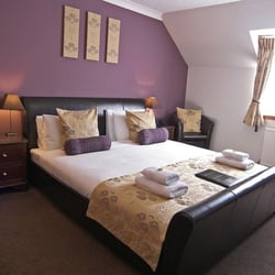 Avalon Guest House - En Suite Double Room with Super King LEather Sleigh Bed