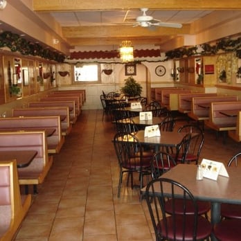 Frank's Trattoria - tables and booths - Pizza Near Me - Hackettstown, New Jersey Frank's Trattoria - tables and booths - Pizza Near Me - Hackettstown, New Jersey