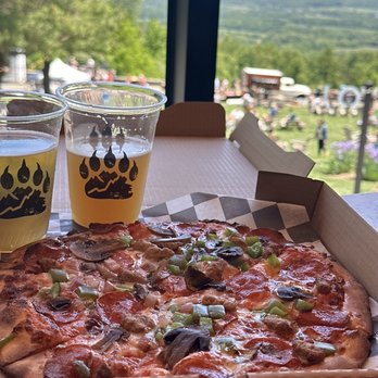 Bear Chase - Pizza and Beer - does it get any better - Breweries Near Me - Bluemont, Virginia