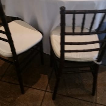Cafe Julia - Round tables - Cafes Near Me - Honolulu, Hawaii