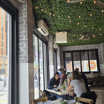 The Hampton Social - Streeterville - Hampton Social - New American Near Me - Chicago, Illinois