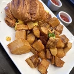 Breakfast croissant with sausage and fuck fat potatoes Breakfast croissant with sausage and fuck fat potatoes