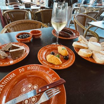 Taberninha do Manel - Bolinhos de bacalhau, chorizo, soft cheese - Portuguese Near Me - Vila Nova de Gaia, 13