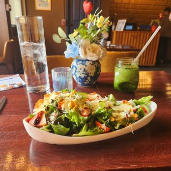 Tasty Experience Bistro - Tasty green salad and detox smoothie - Breakfast & Brunch Near Me - Worcester, Massachusetts