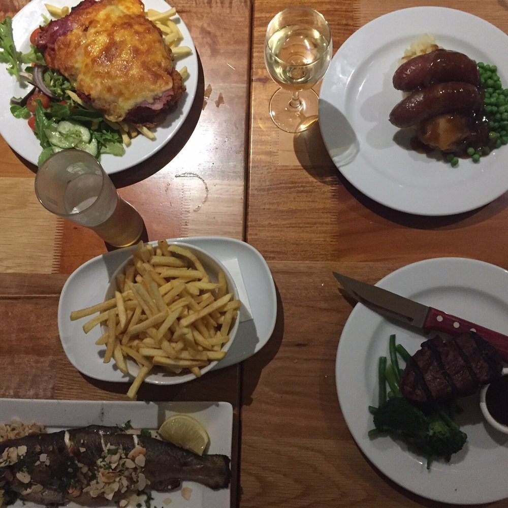Royal Hotel - Bars Near Me - Bowral, NSW