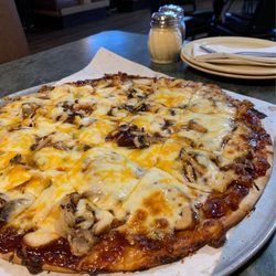 Mansetti's Pizza & Pasta - Backyard Barbecue Chicken pizza