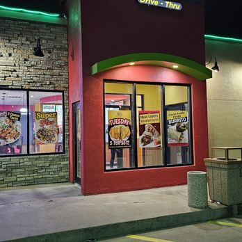 Abelardo's - a mexican restaurant at night - Mexican Near Me - Missouri Valley, Iowa