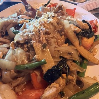 Jumpa Lao Thai Bistro - Drunken noodle - Laotian Near Me - Las Vegas, Nevada Jumpa Lao Thai Bistro - Drunken noodle - Laotian Near Me - Las Vegas, Nevada