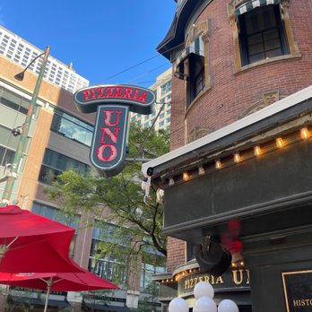 Pizzeria Uno - Outside - Pizza Near Me - Chicago, Illinois