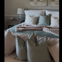 Romelia House Cleaning Service - This is how the client's bed was left and he was very happy. Do you want a cleaning? Send me a text.