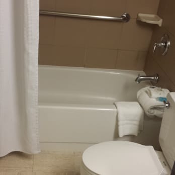 Crowne Plaza Billings - Tub and toilet - Hotels Near Me - Billings, Montana