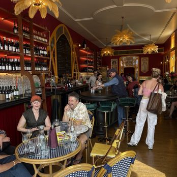 La Loulou - Great vibe at La Loulou! - Wine Bars Near Me - Oakland, California