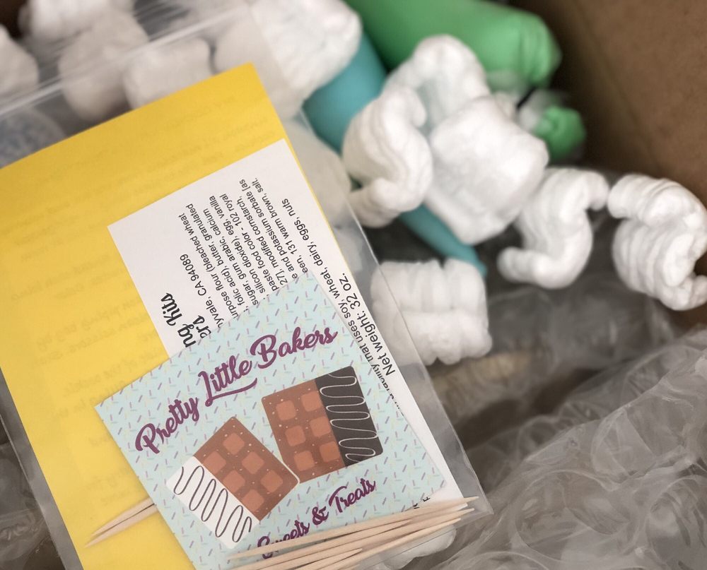 Pretty Little Bakers Logo