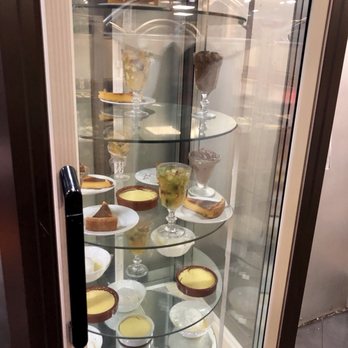 L'Express - Dessert display. - Italian Near Me - Orly, 94