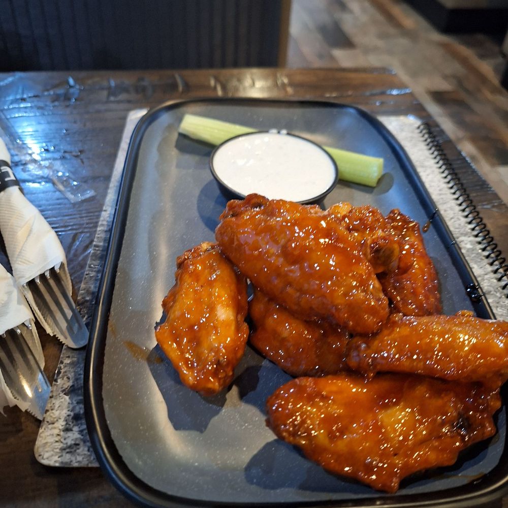 WINGERS Restaurant - 6 wings - Chicken Wings Near Me - Orem, Utah WINGERS Restaurant - 6 wings - Chicken Wings Near Me - Orem, Utah