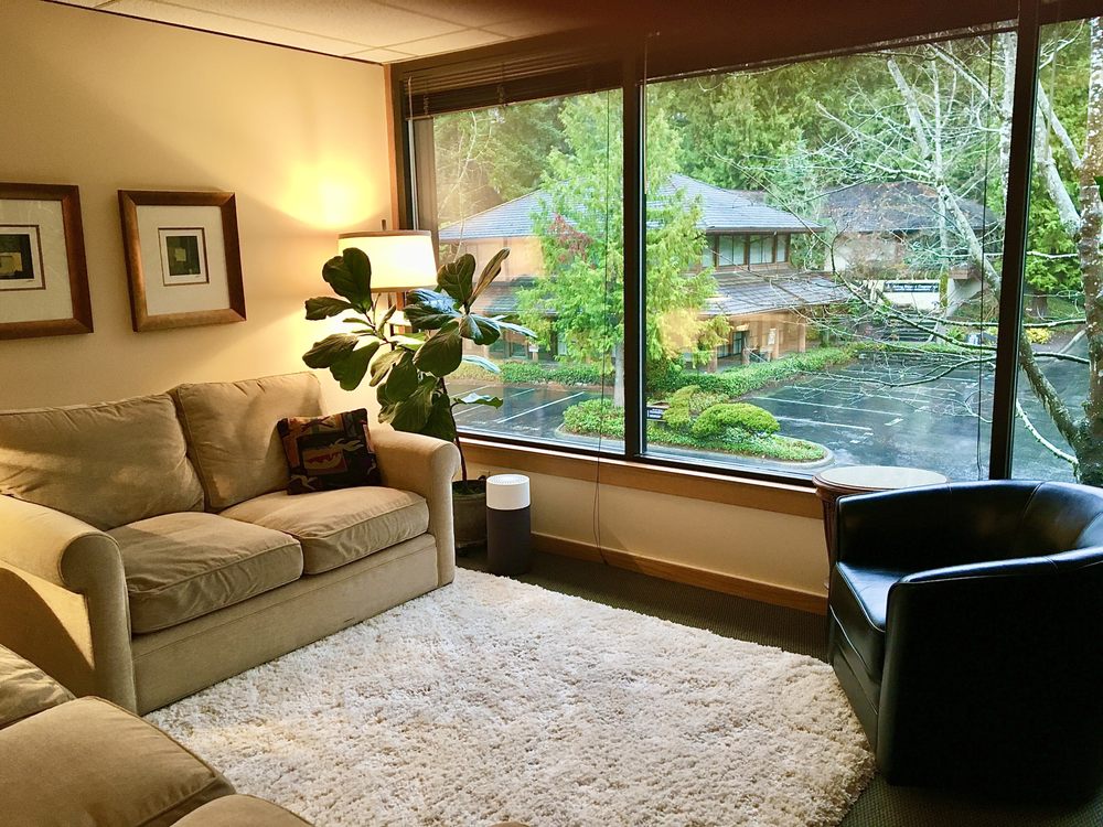 Lynne M Crowder, LMFT - grief counselor in Bellevue, WA