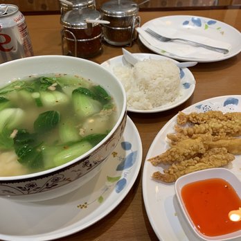 Jaopaya Thai Restaurant - Shrimp wonton soup, steam white rice and fried shrimp appetizer. - Thai Near Me - Reseda, California Jaopaya Thai Restaurant - Shrimp wonton soup, steam white rice and fried shrimp appetizer. - Thai Near Me - Reseda, California