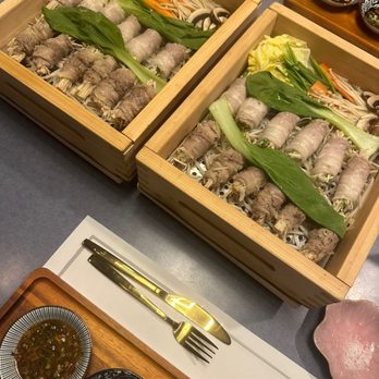 Golden pig - Korean Near Me - Honolulu, Hawaii