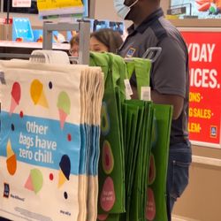 ALDI - This employee don't have any compasión