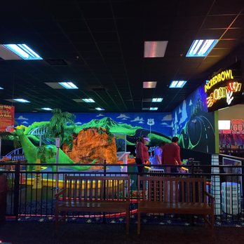 Conroe's Incredible Pizza - Put put - Pizza Near Me - Conroe, Texas