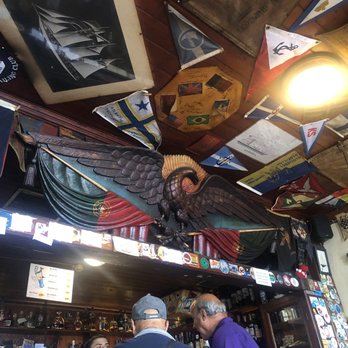 Peter Café Sport - Awesome wooden carving of our flag - Cafes Near Me - Horta, 20