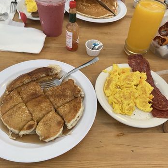 Good Neighbor Restaurant - Pancakes/Eggs/Turkey Bacon/OJ - Breakfast & Brunch Near Me - Studio City, California