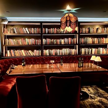 The Parlour Room - One of many sitting areas - Cocktail Bars Near Me - New York, New York