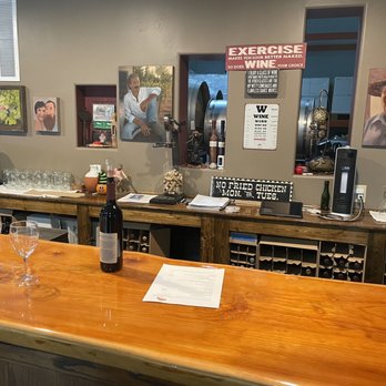 Toasted Oak Winery - Wine Tasting Room Near Me - Fallbrook, California