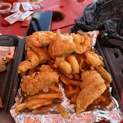 Smoking Crab & Seafood - Awesome family oriented husband and wife team. Great crew food is excellent. Great customer service.