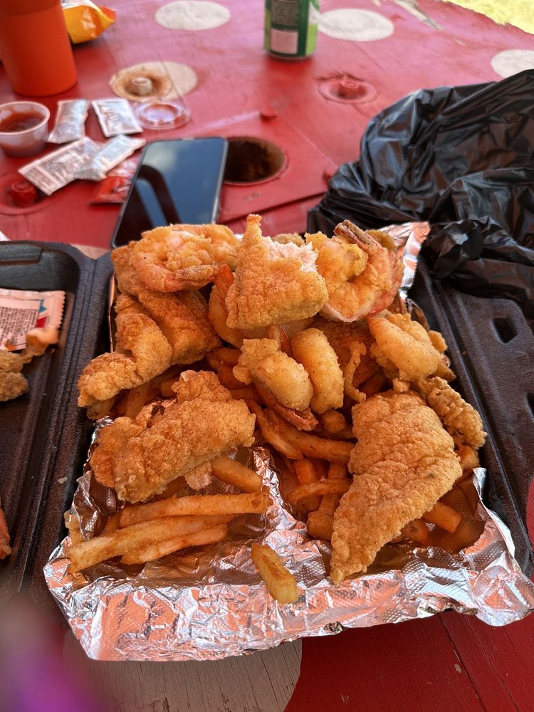 SMOKING CRAB & SEAFOOD Updated October 2024 Winters, Texas Food Trucks Restaurant