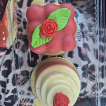 Suzie's Pastry Shoppe - Bakeries Near Me - Houston, Texas