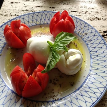 Giardini La Mortella - Snack bar food part 2.  Buffalo mozzarella and tomatoes. - Botanical Gardens Near Me - Forio d'Ischia, NA
