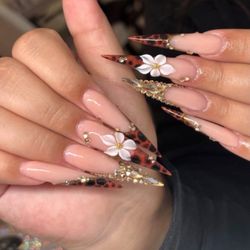 Orange Nails Bar