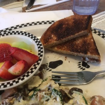 Black Bear Diner Goodyear - They were totally okay delivering burnt toast. If you make a stink, they will give you replacement toast. - American Near Me - Goodyear, Arizona