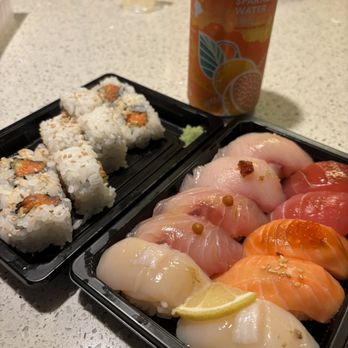Currents - Spice tuna roll, 10 piece sushi bento - Sushi Bars Near Me - Honolulu, Hawaii