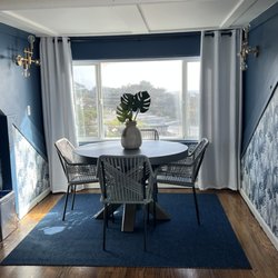 Ocean View Inn - Dining area in ocean view penthouse.