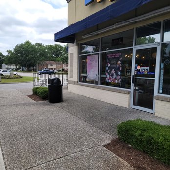 Look Up Dessert Cafe - Front of cafe - Ice Cream & Frozen Yogurt Near Me - Chesapeake, Virginia