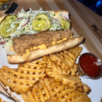 Willie Lill's Spirits & Kitchen - Chicken sandwich - Sports Bars Near Me - Chicago, Illinois Willie Lill's Spirits & Kitchen - Chicken sandwich - Sports Bars Near Me - Chicago, Illinois