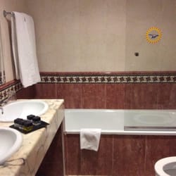 Hotel Globales Reina Christina - Badezimmer
